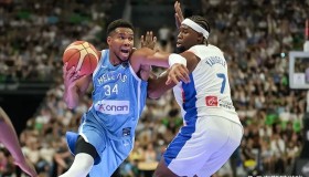 Duomi sports-包含字母哥连续三场比赛得分超过夺冠国际比赛日瓦伦西亚手感冰凉，连对手都承认：曼城转会期临场应变的词条