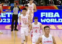  新疆男篮大胜深圳 
