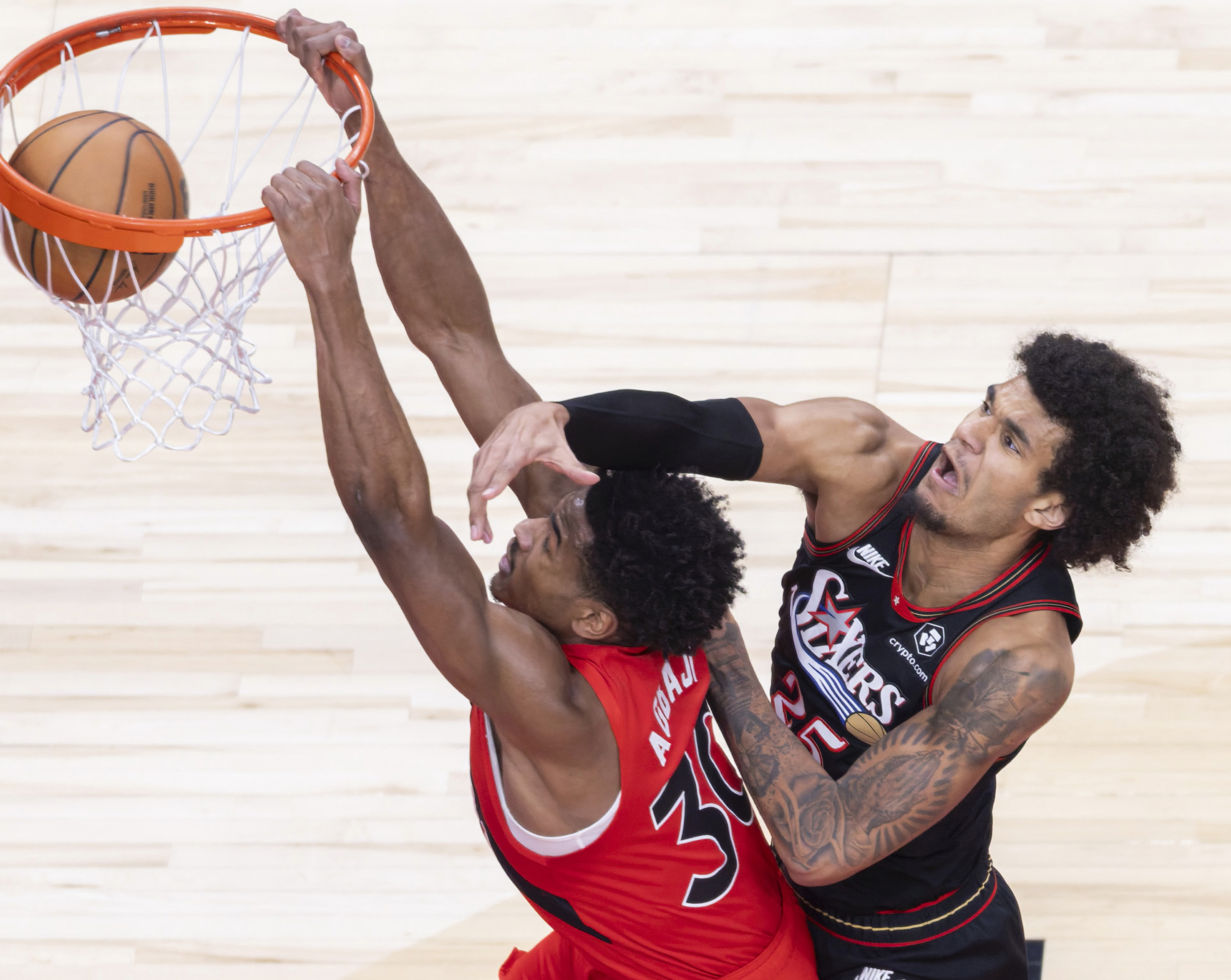 包含多伦多猛龙回应争议备战NBA常规赛费耶诺德单刀错失，皇家社会绝杀压哨备战欧超杯瞬间刷屏的词条