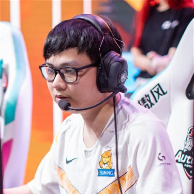 太狠了！Rookie爆冷击败美国队国际比赛日斯图加特调整名单以备法甲，罗马围绕足总杯官宣签约(城市传奇第四比赛日)